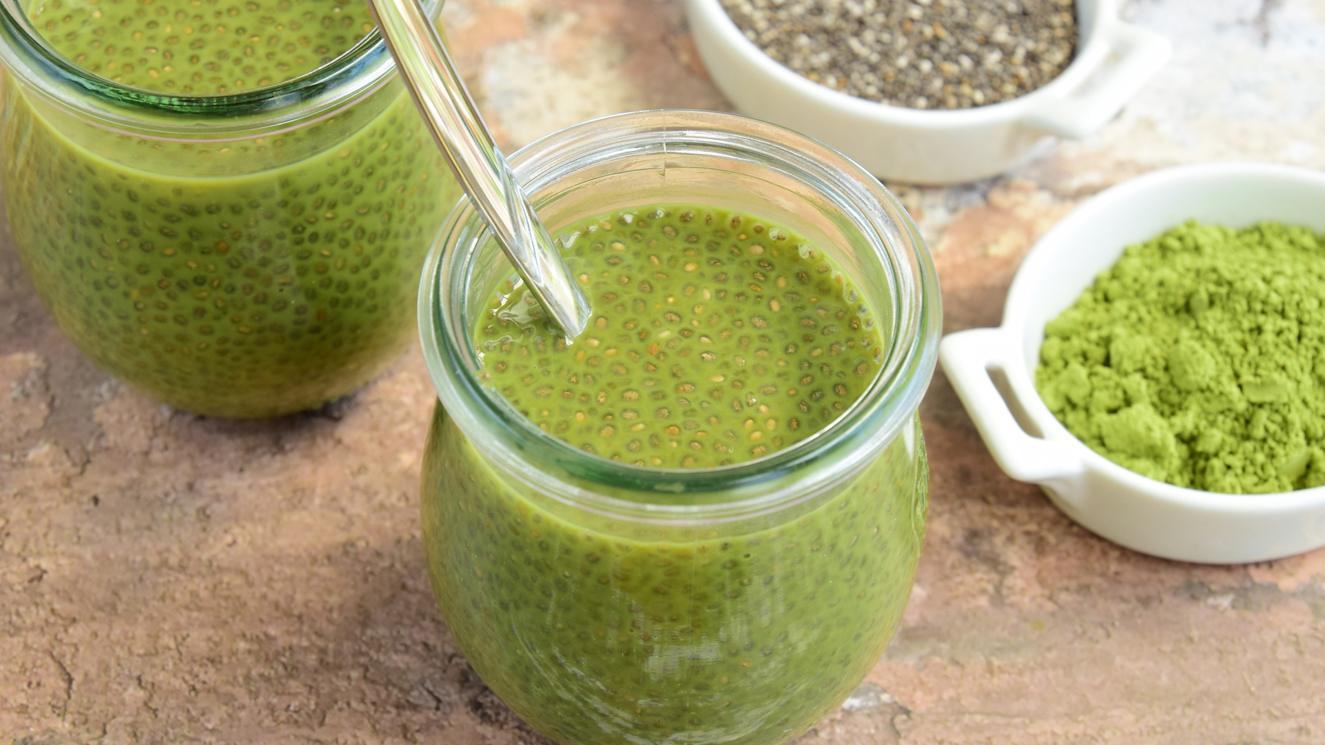 チアシード入りヨーグルトスムージー